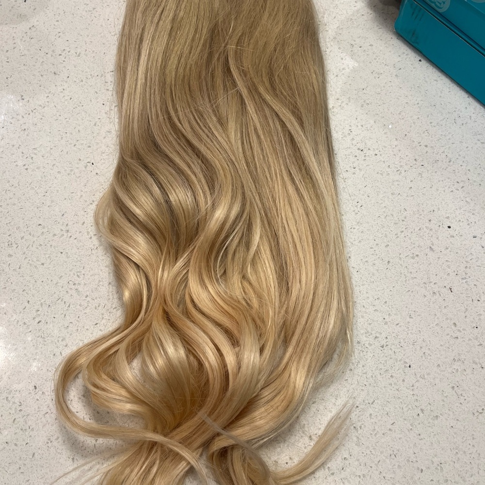 22 inch Golden Blonde Wavy Hair Extension